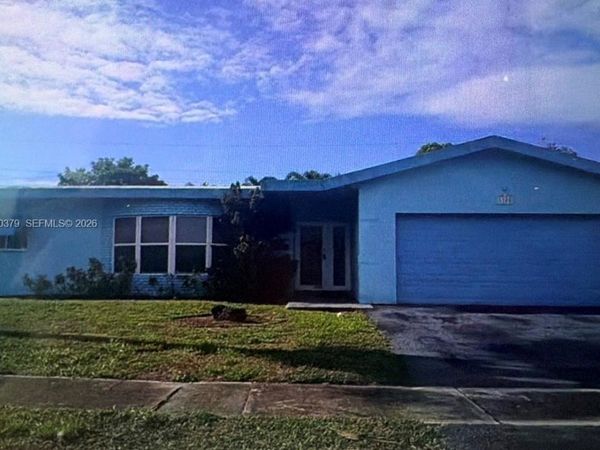 3700 NW 25th St , Lauderdale Lakes, FL 33311