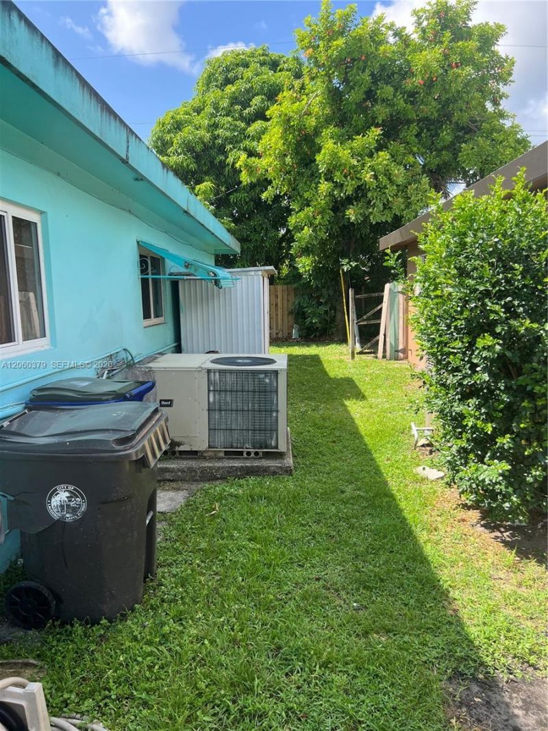 3700 NW 25th St, Lauderdale Lakes, FL 33311 Photo