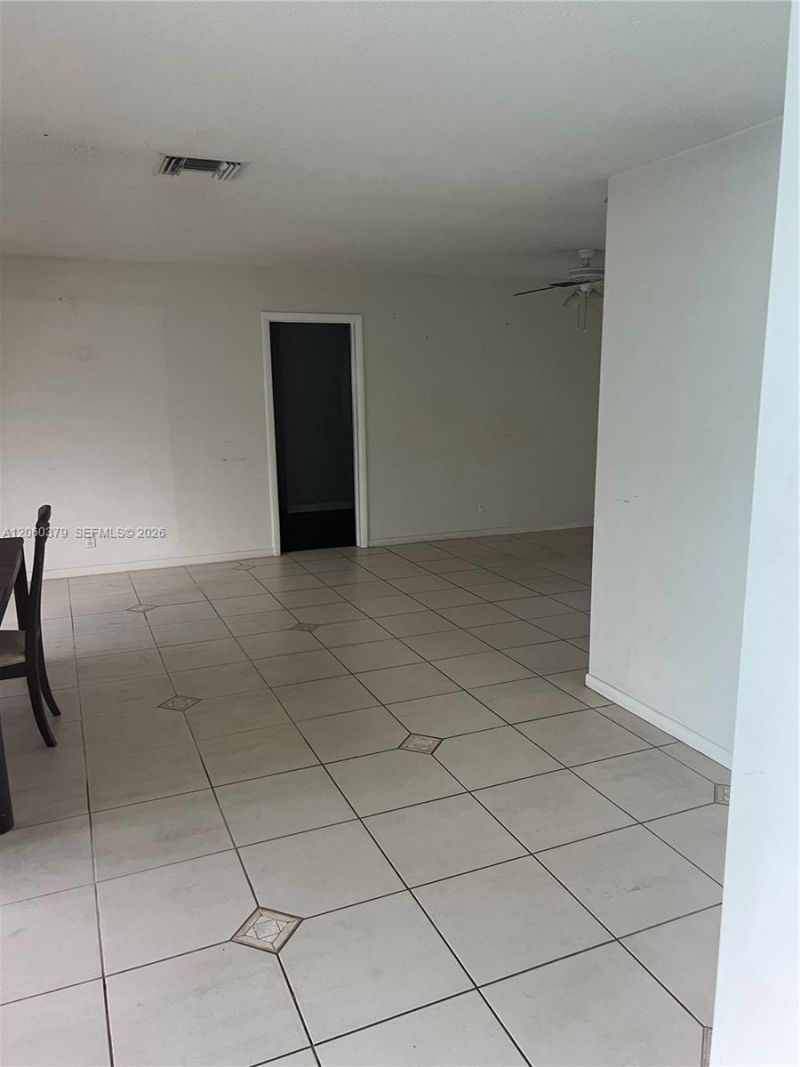 3700 NW 25th St, Lauderdale Lakes, FL 33311 Photo