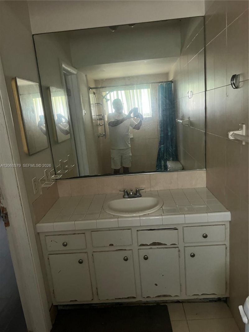 3700 NW 25th St, Lauderdale Lakes, FL 33311 Photo