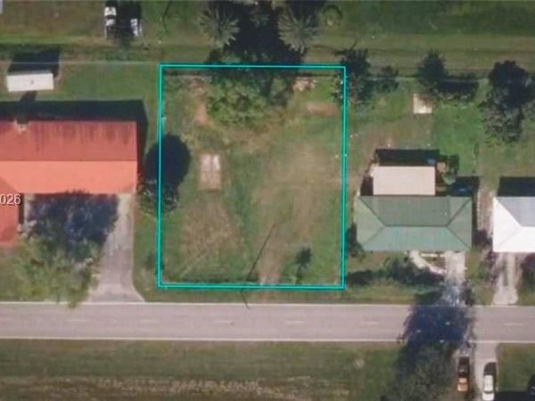 757 SW Avenue R , Moore Haven, FL 33471
