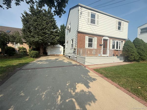 410 Herricks Road , Mineola, NY 11501