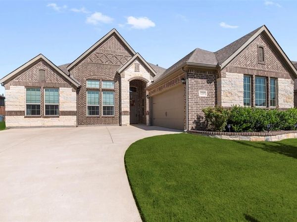 1215 Alderwood Drive, Justin, TX 76247