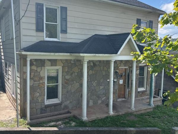 518 4th Ave, Hinton, WV 25951