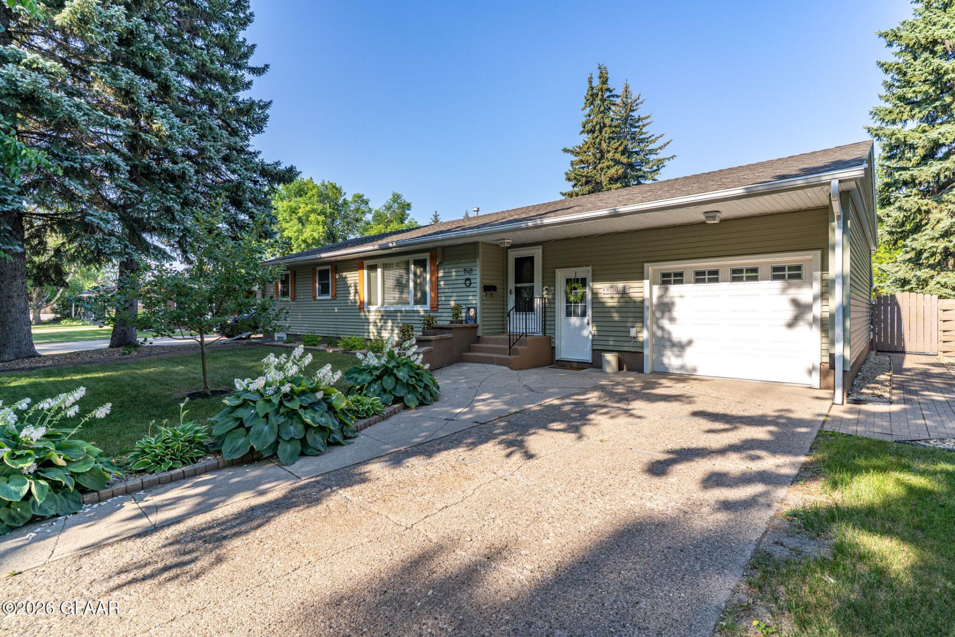 1521 7th Avenue Nw, East Grand Forks, MN 56721 Main Photo