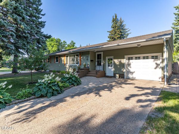 1521 7TH Avenue NW, East Grand Forks, MN 56721
