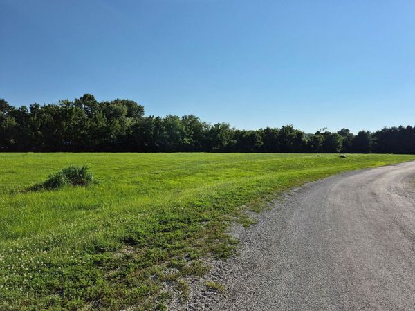 25 Oak Pointe , Neoga, IL 62447