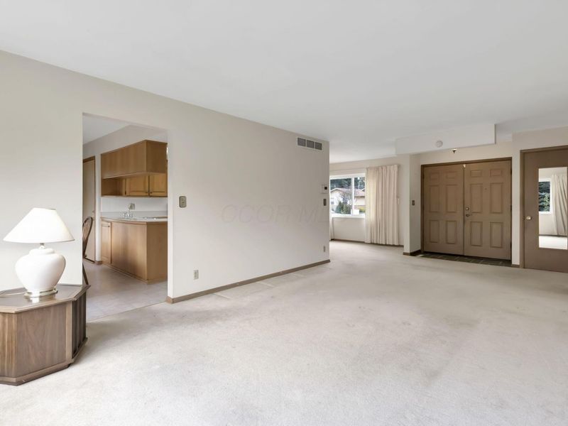 5485 Walshire Drive, Columbus, OH 43232 Photo 11