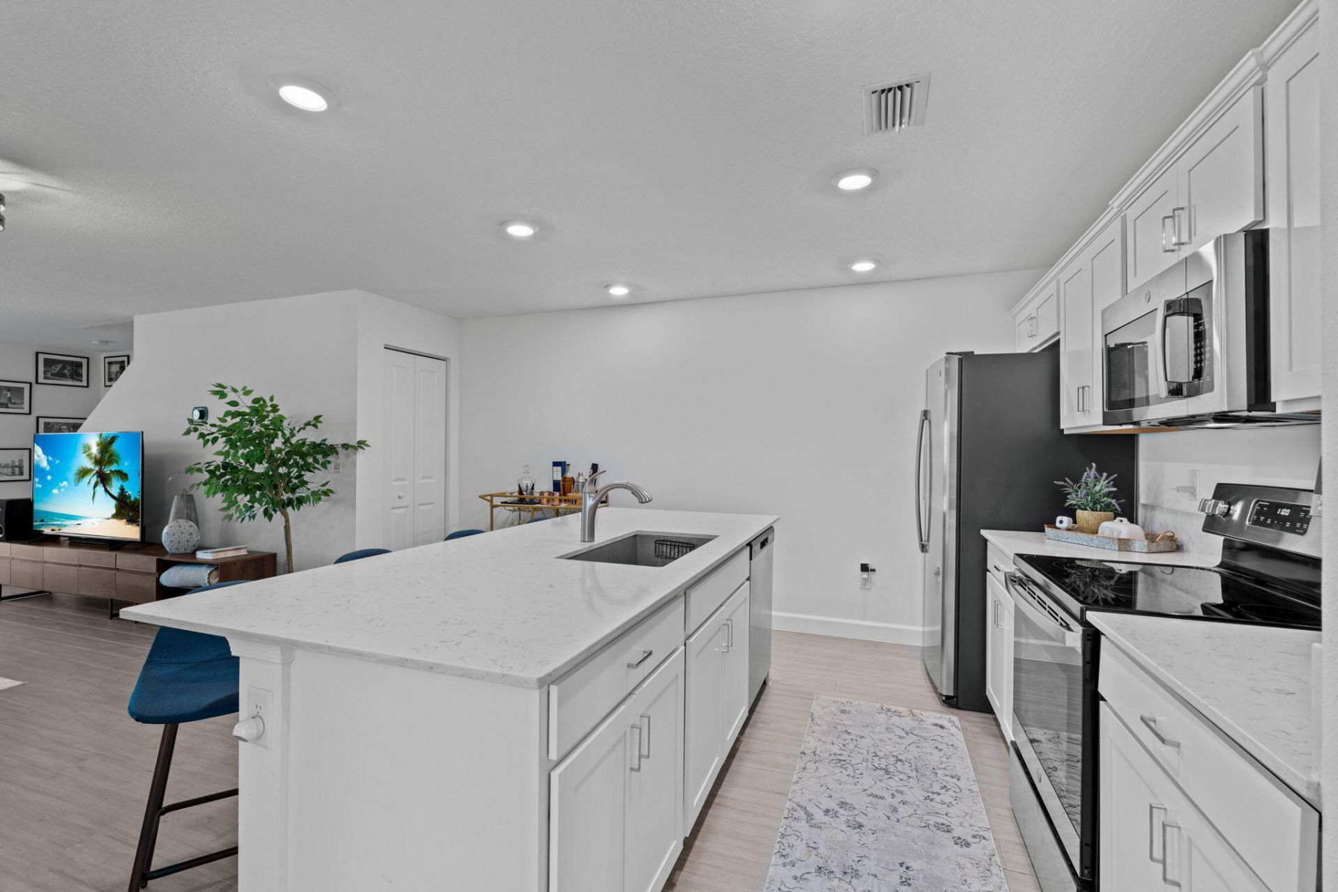 6001 Woods Edge Circle, Riviera Beach, FL 33410 Photo