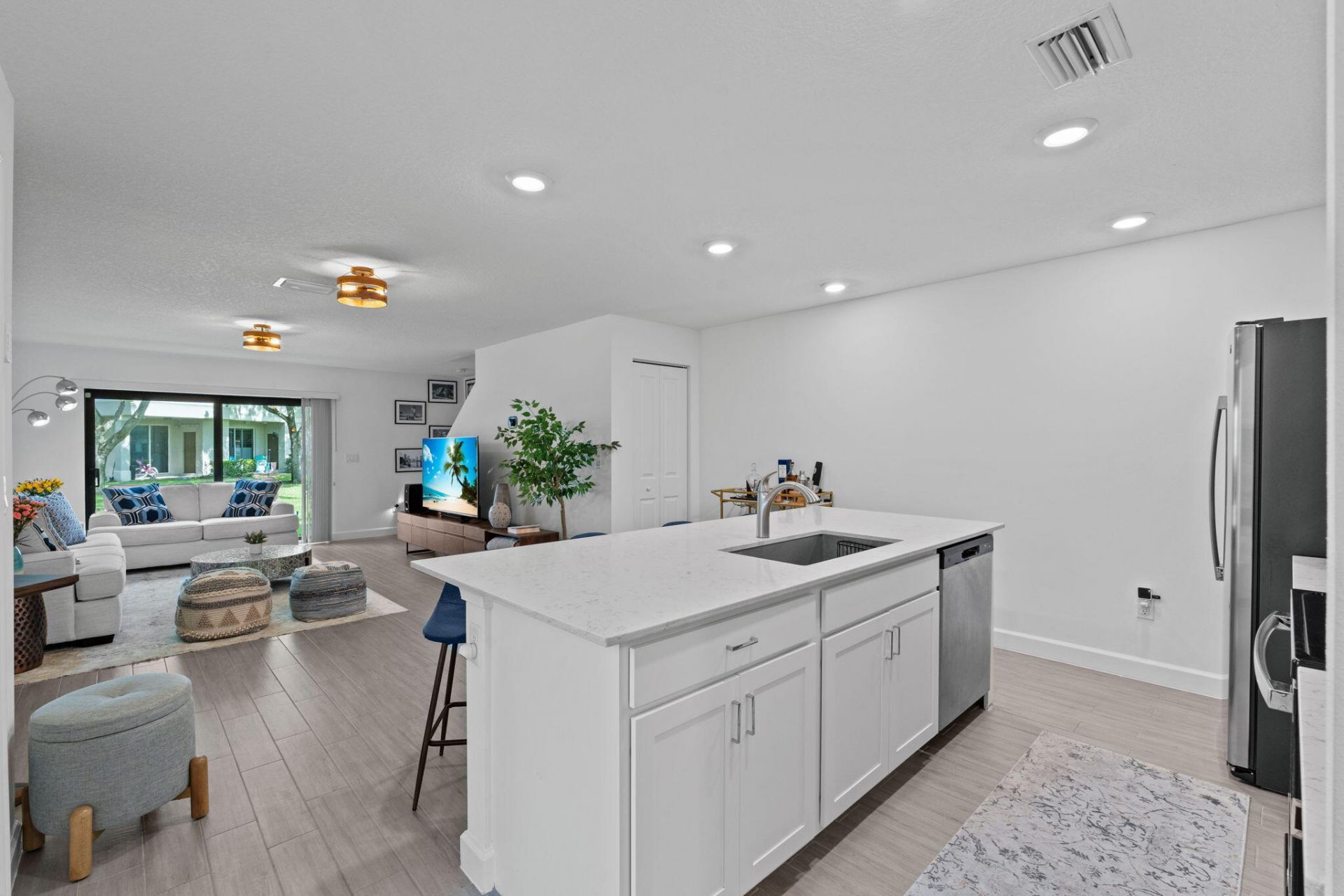 6001 Woods Edge Circle, Riviera Beach, FL 33410 Photo