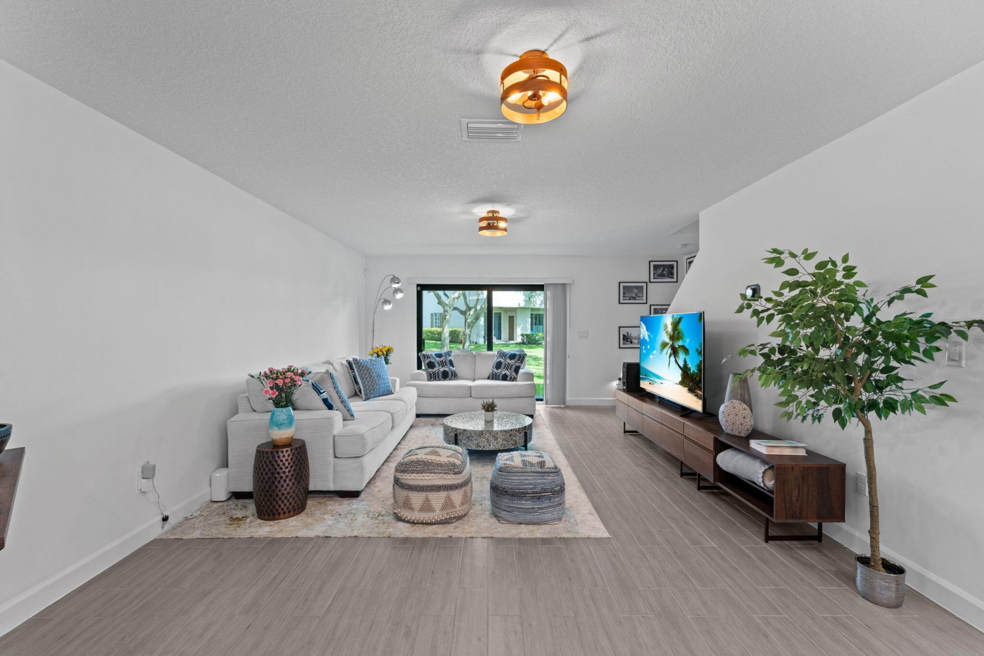 6001 Woods Edge Circle, Riviera Beach, FL 33410 Photo