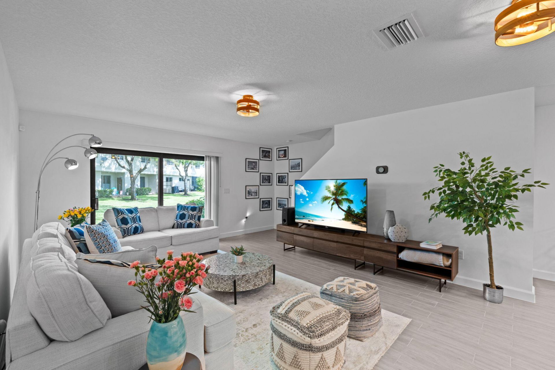 6001 Woods Edge Circle, Riviera Beach, FL 33410 Photo
