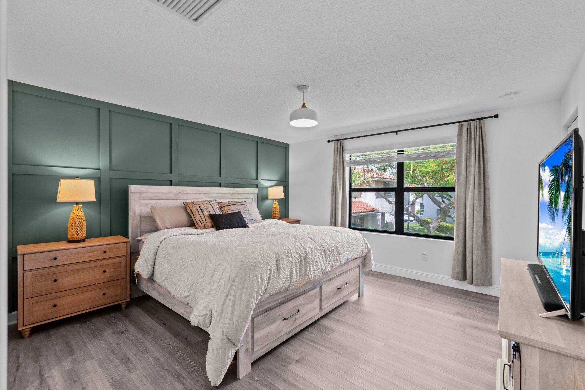 6001 Woods Edge Circle, Riviera Beach, FL 33410 Photo