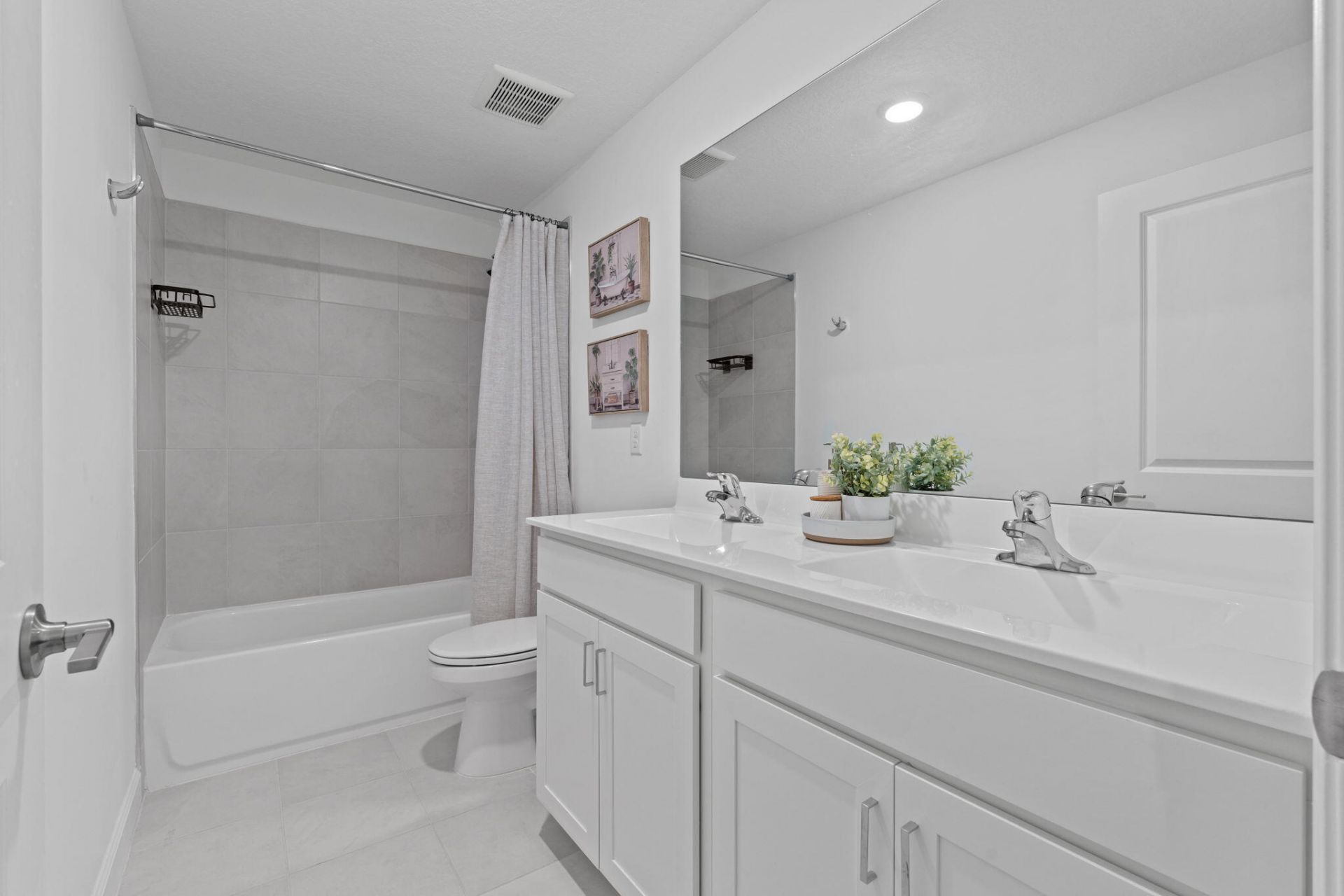 6001 Woods Edge Circle, Riviera Beach, FL 33410 Photo