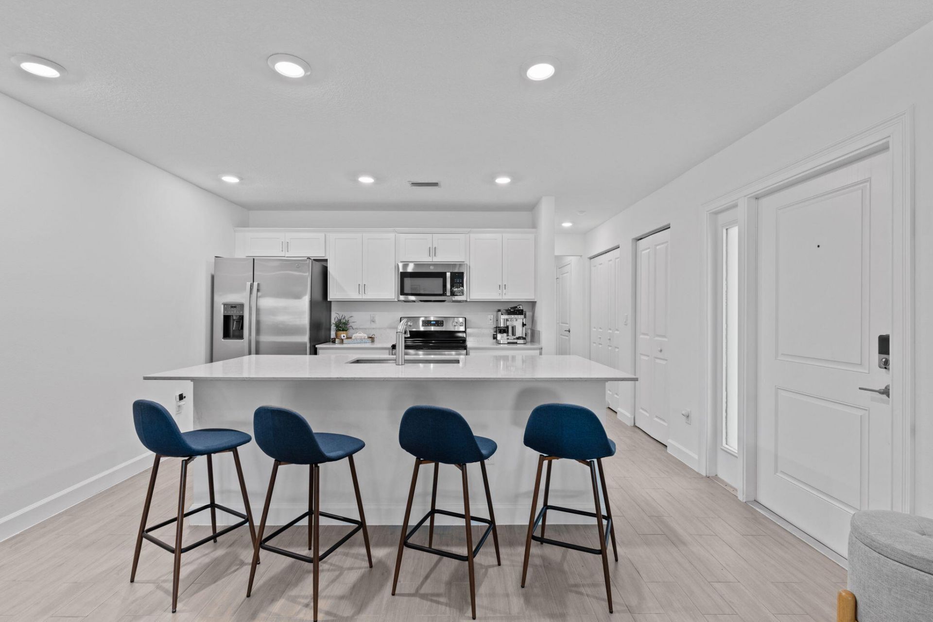 6001 Woods Edge Circle, Riviera Beach, FL 33410 Photo