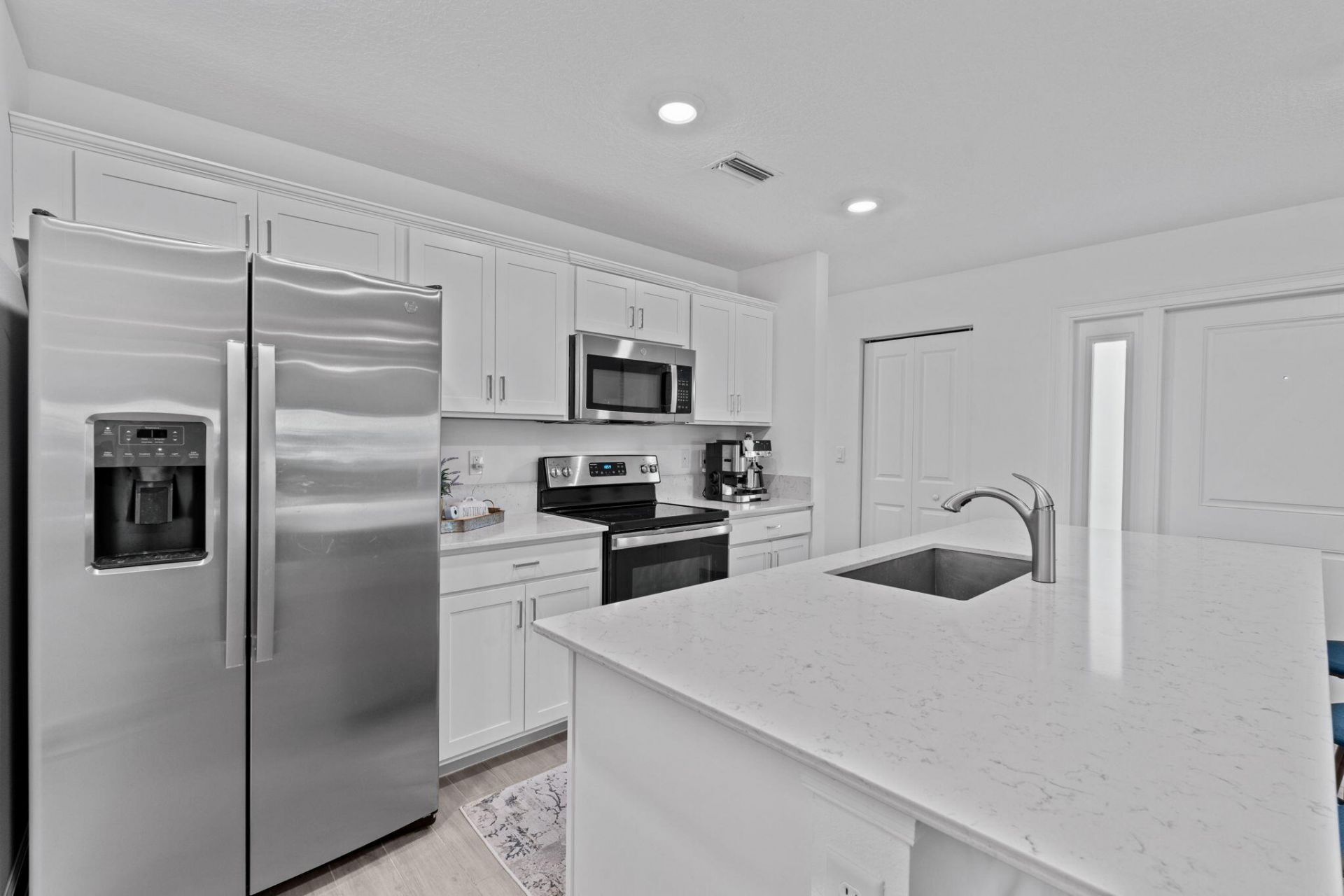 6001 Woods Edge Circle, Riviera Beach, FL 33410 Photo