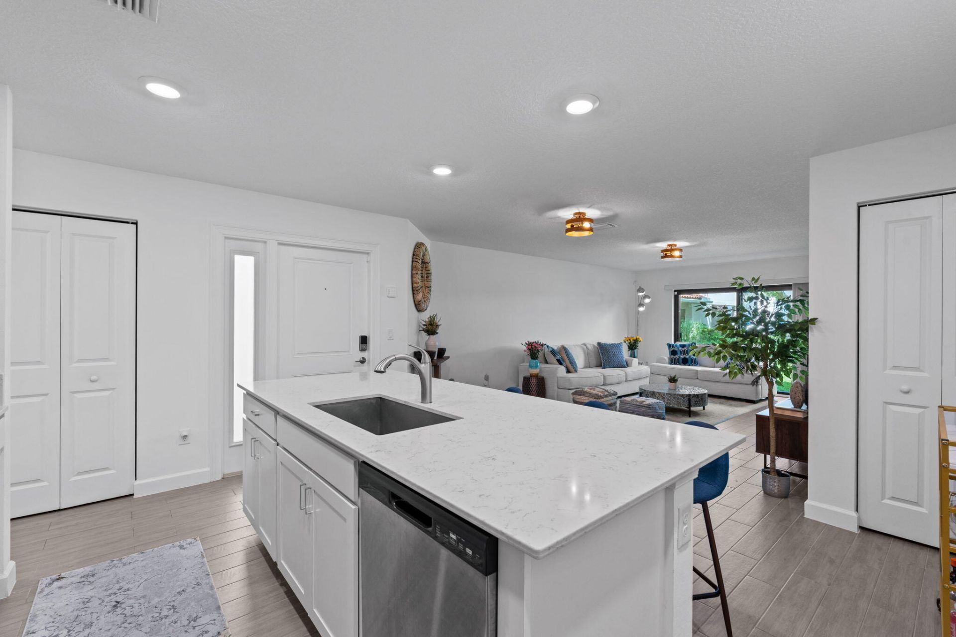 6001 Woods Edge Circle, Riviera Beach, FL 33410 Photo