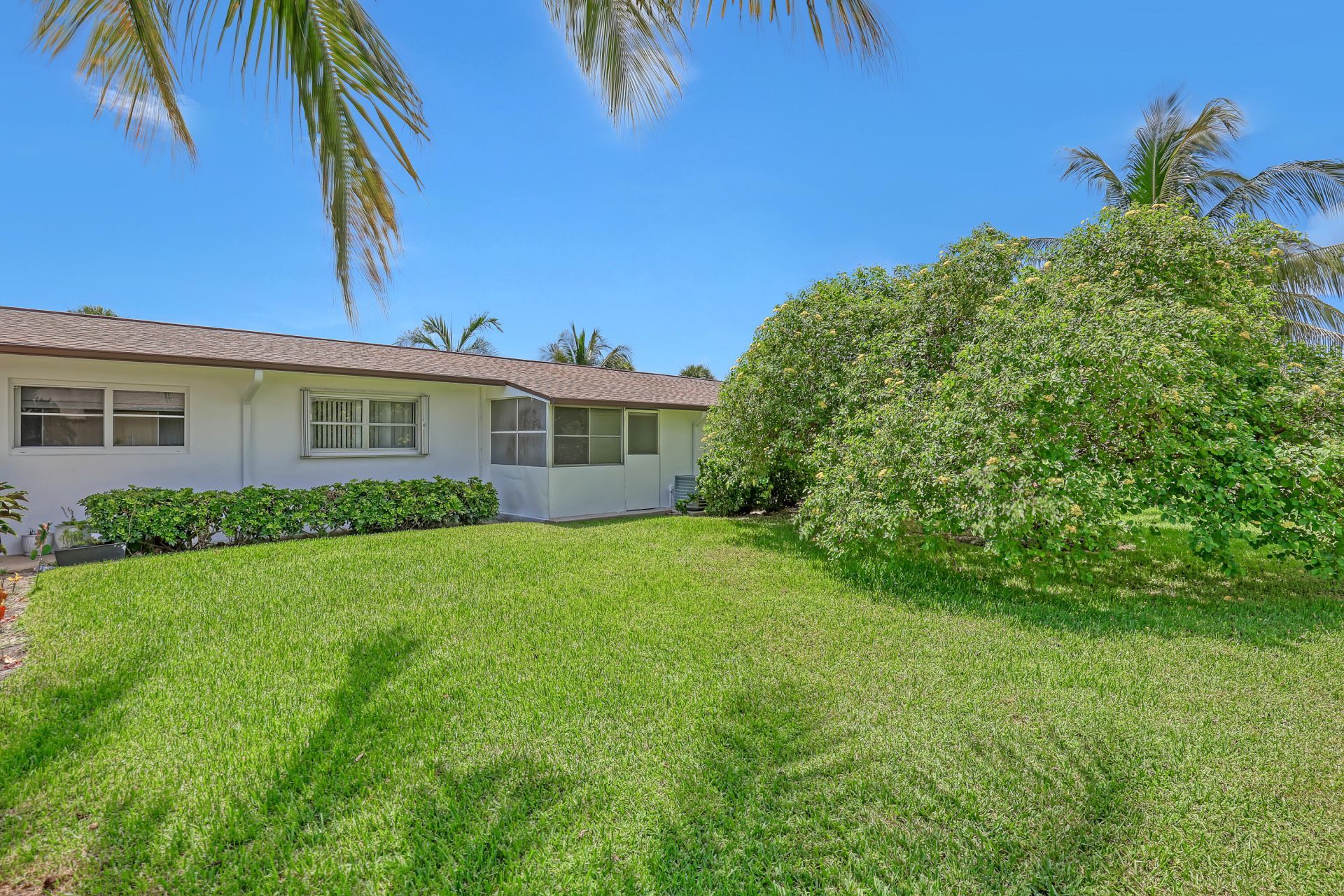 2940 Crosley Drive E, West Palm Beach, FL 33415 Photo