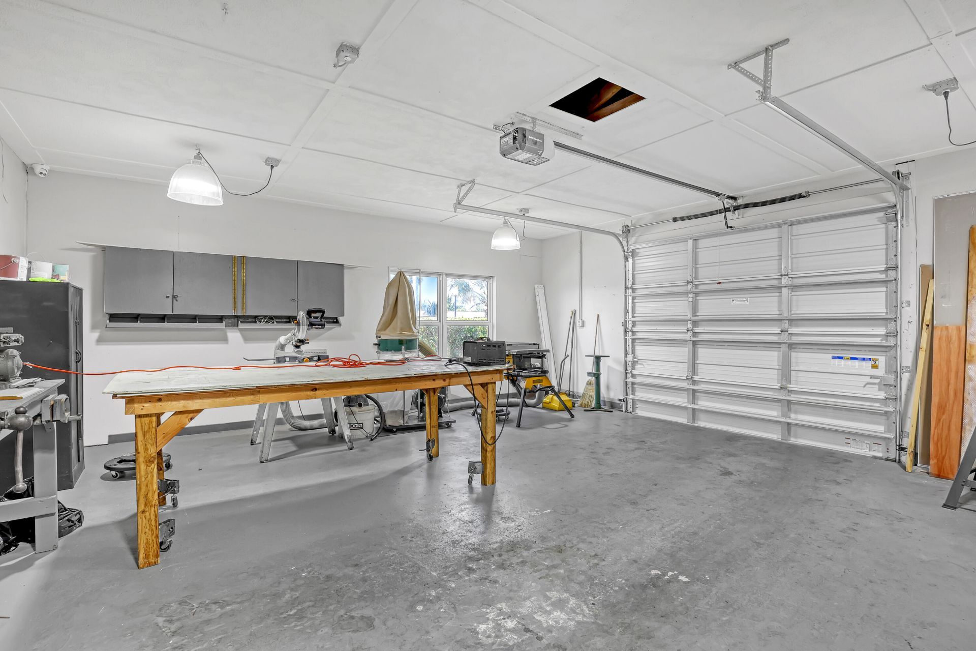 2940 Crosley Drive E, West Palm Beach, FL 33415 Photo