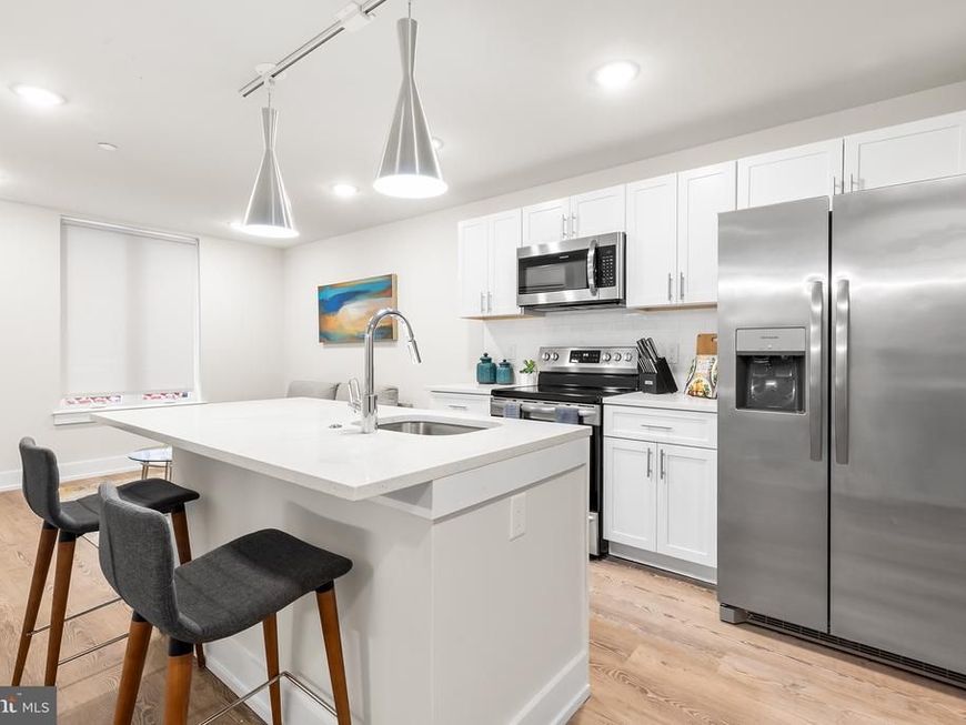 214 Vine Street , Unit 203, Philadelphia, PA 19106 Main Photo