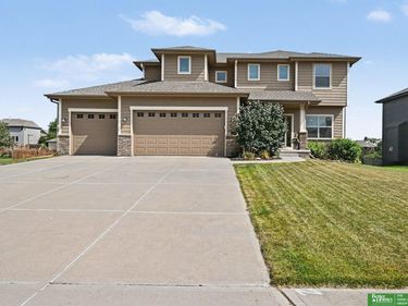 1410 Hardwood Drive, Papillion, NE 68046