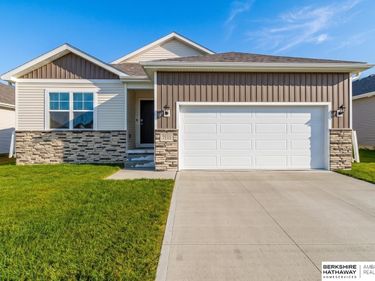 7111 S 205th Street, Gretna, NE 68028