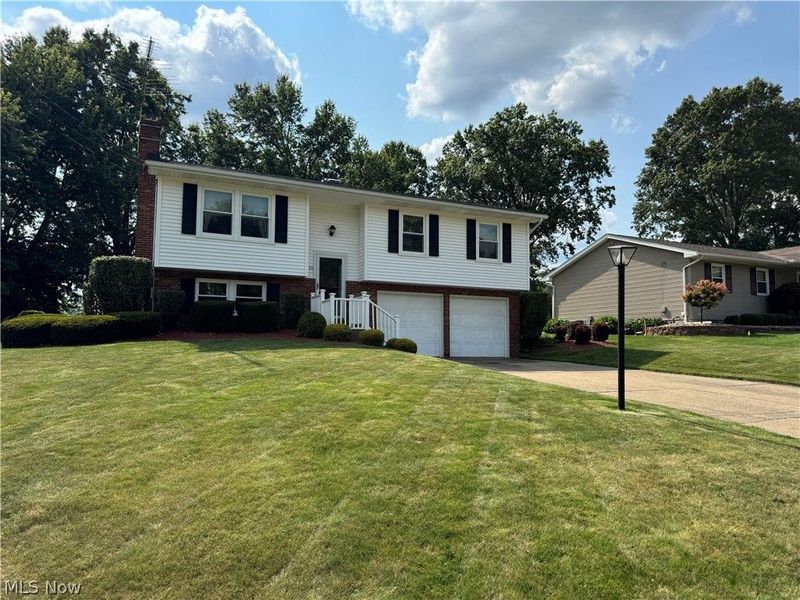 2370 Oak Trace Street, Youngstown, OH 44515 Photo 2