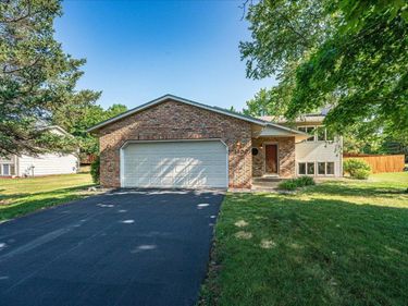 1100 W 158th Street , Burnsville, MN 55306