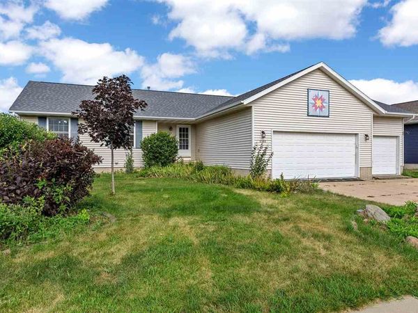 2380 Tamerac Dr, Marion, IA 52302