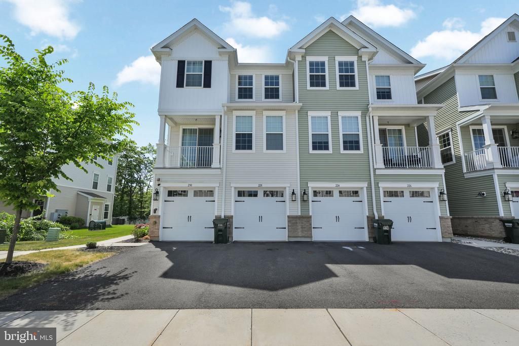 228 Park Ln, Dunellen, NJ 08812 Main Photo