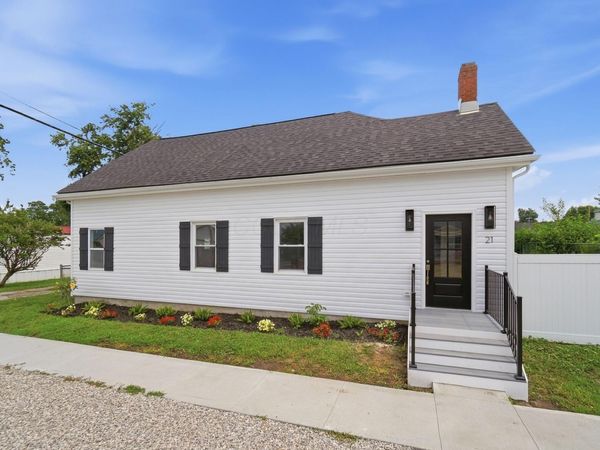 21 Cross Street , Bloomingburg, OH 43106