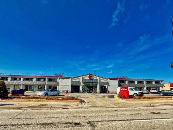 9424 Waukegan Road , Morton Grove, IL 60053