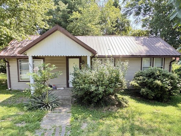 803 N Allyn Street, Carbondale, IL 62901