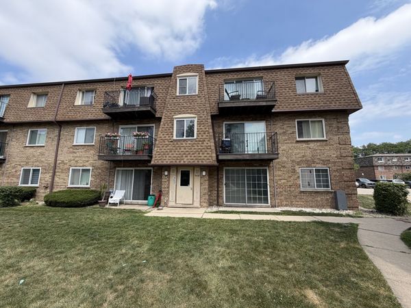 9428 Bay Colony Drive , Unit 1S, Des Plaines, IL 60016