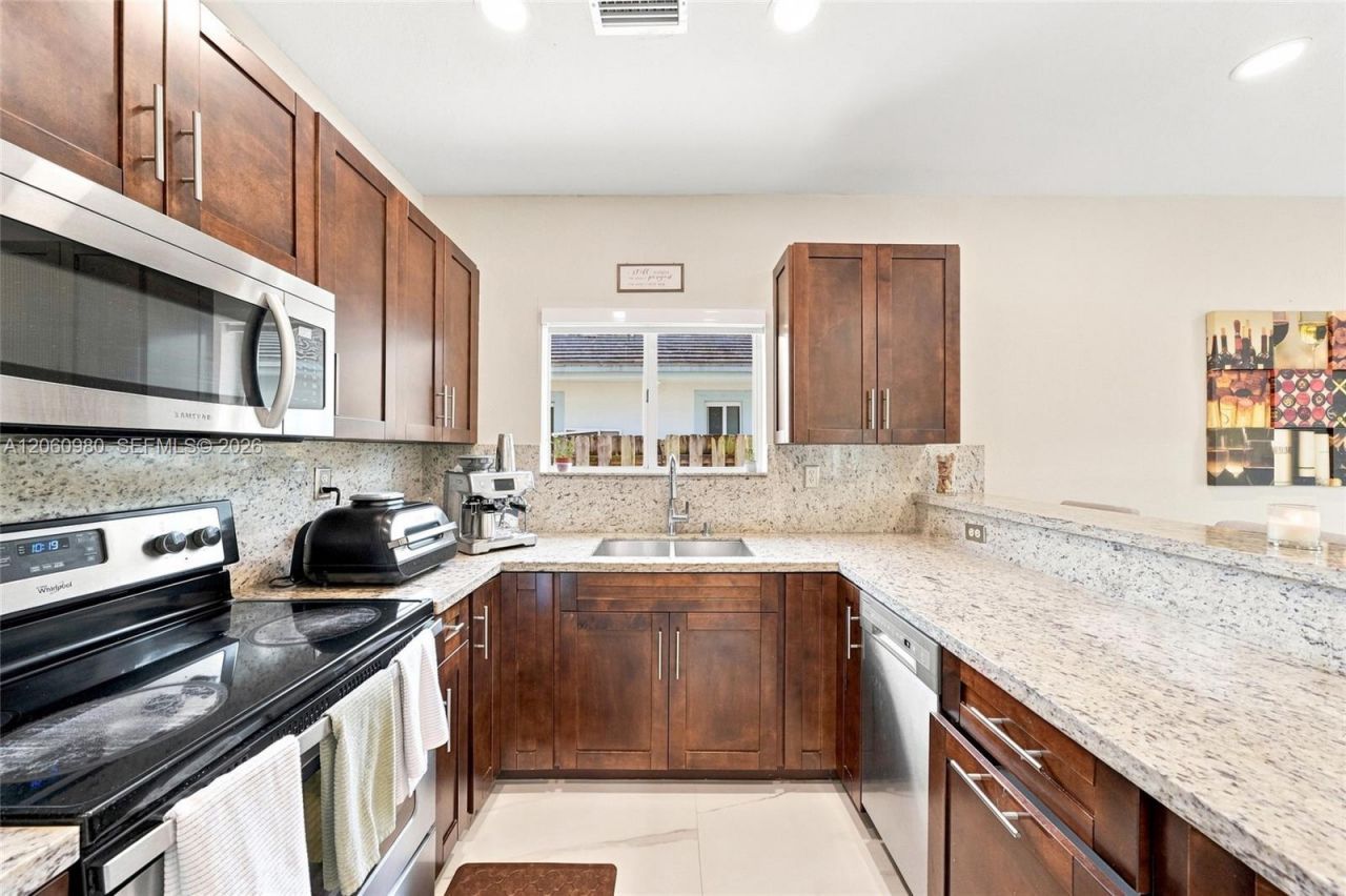 371 NE 32nd Ter, Homestead, FL 33033 Photo