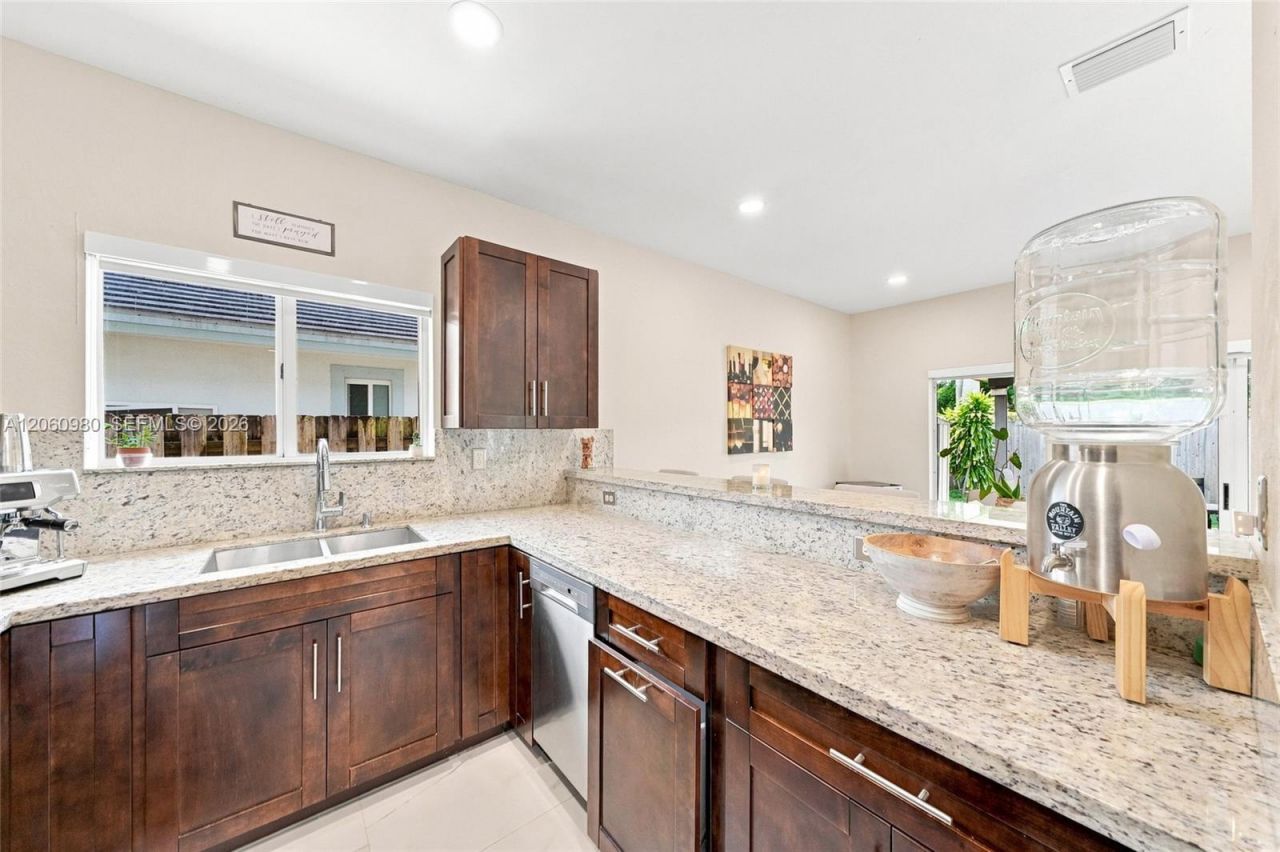 371 NE 32nd Ter, Homestead, FL 33033 Photo