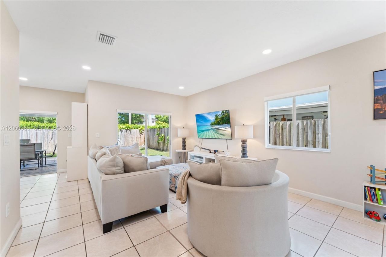 371 NE 32nd Ter , Homestead, FL 33033 Photo