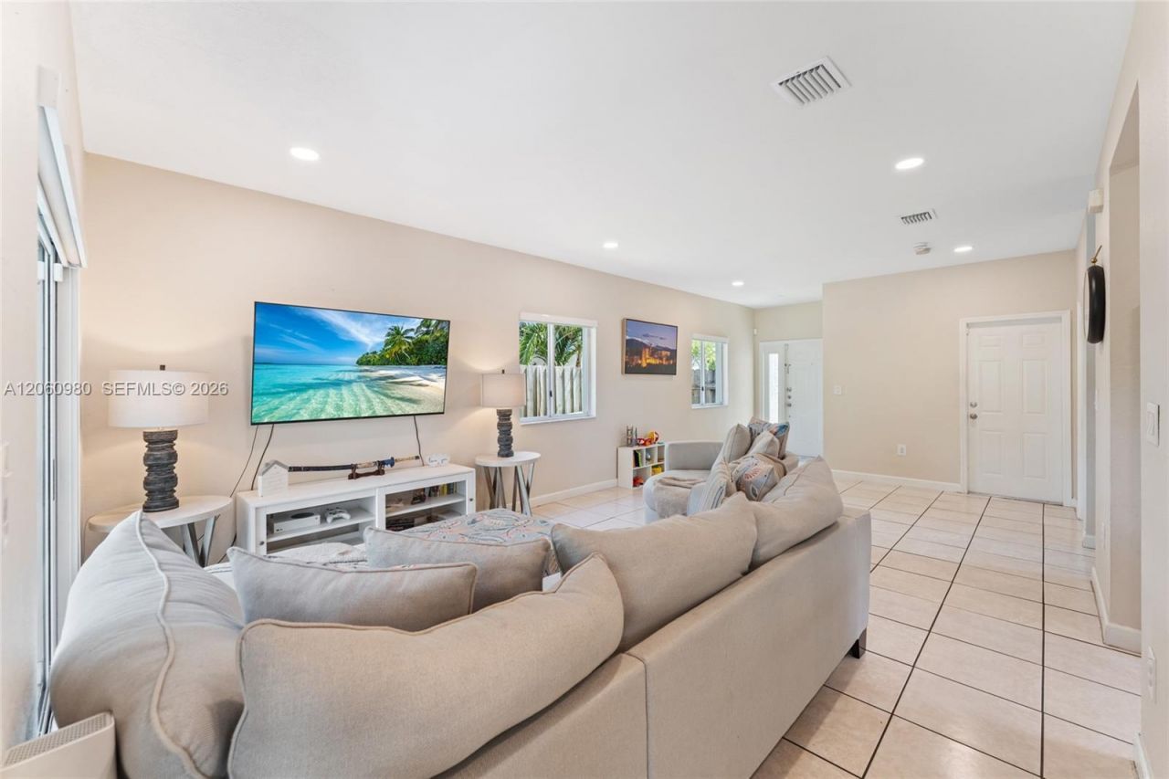371 NE 32nd Ter , Homestead, FL 33033 Photo