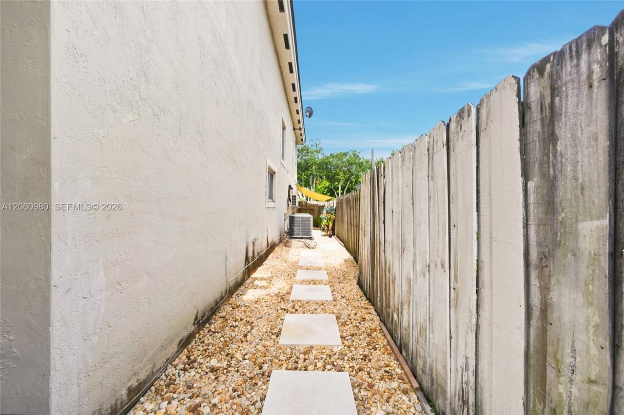 371 NE 32nd Ter, Homestead, FL 33033 Photo