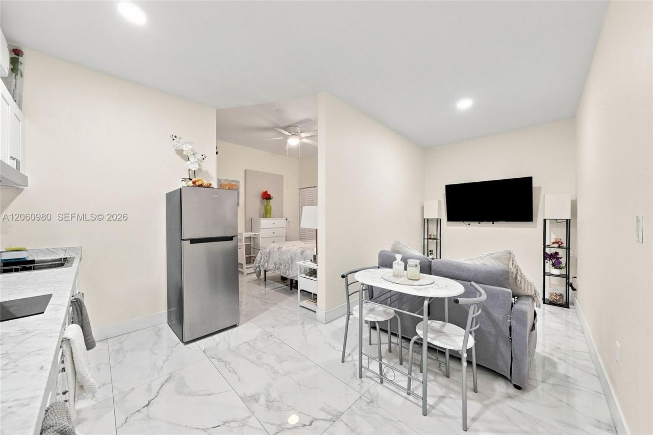 371 NE 32nd Ter, Homestead, FL 33033 Photo