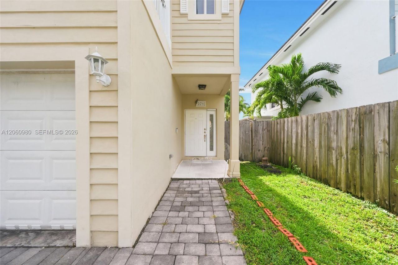 371 NE 32nd Ter, Homestead, FL 33033 Photo