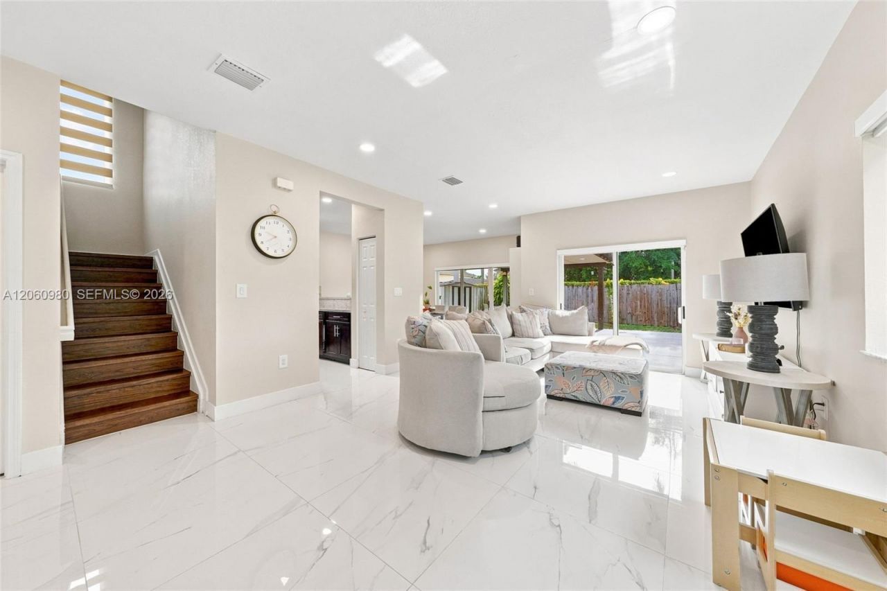 371 NE 32nd Ter, Homestead, FL 33033 Photo