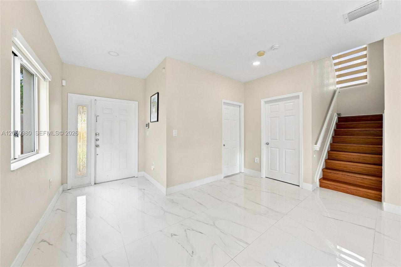371 NE 32nd Ter, Homestead, FL 33033 Photo