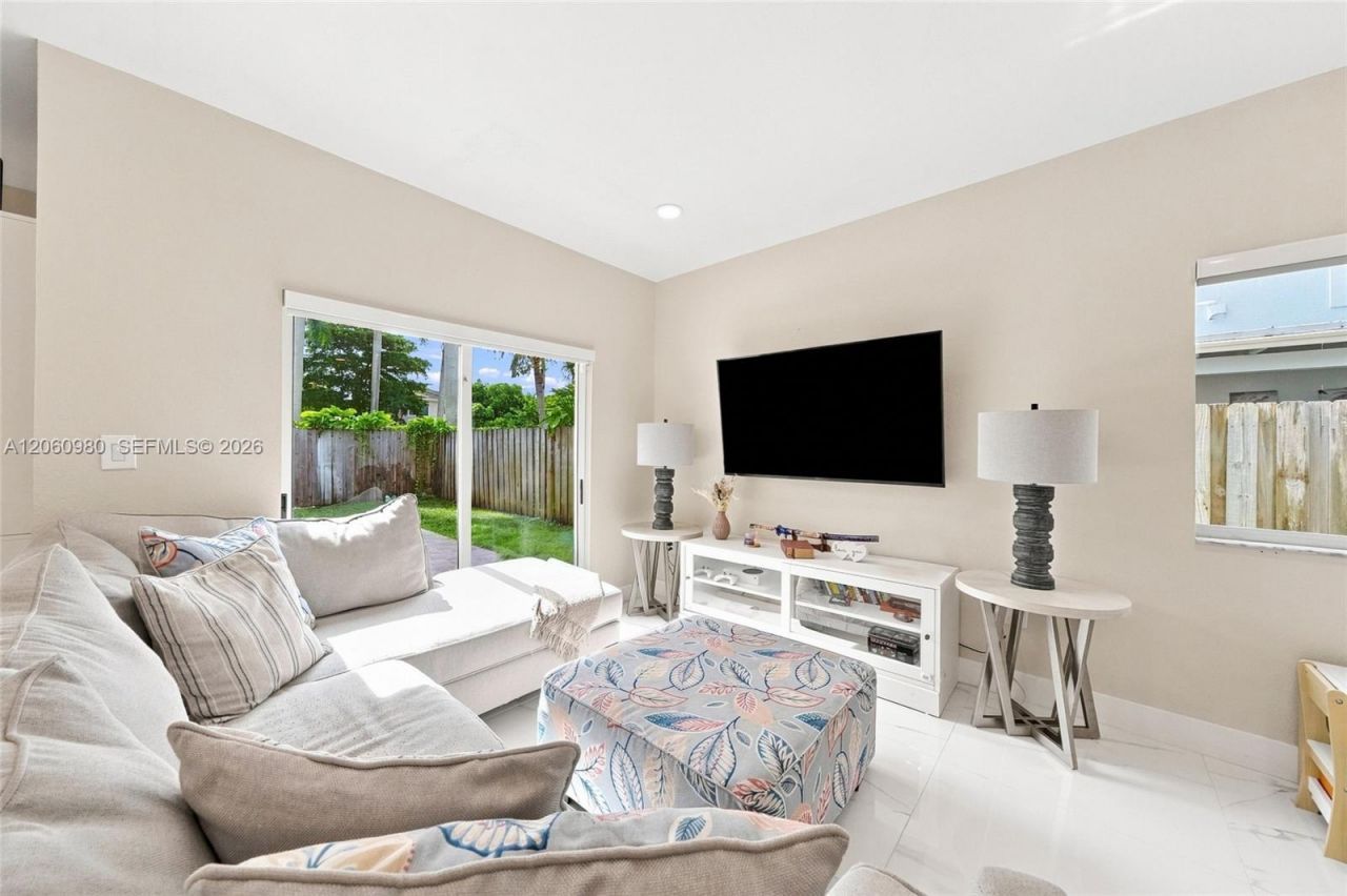 371 NE 32nd Ter, Homestead, FL 33033 Photo
