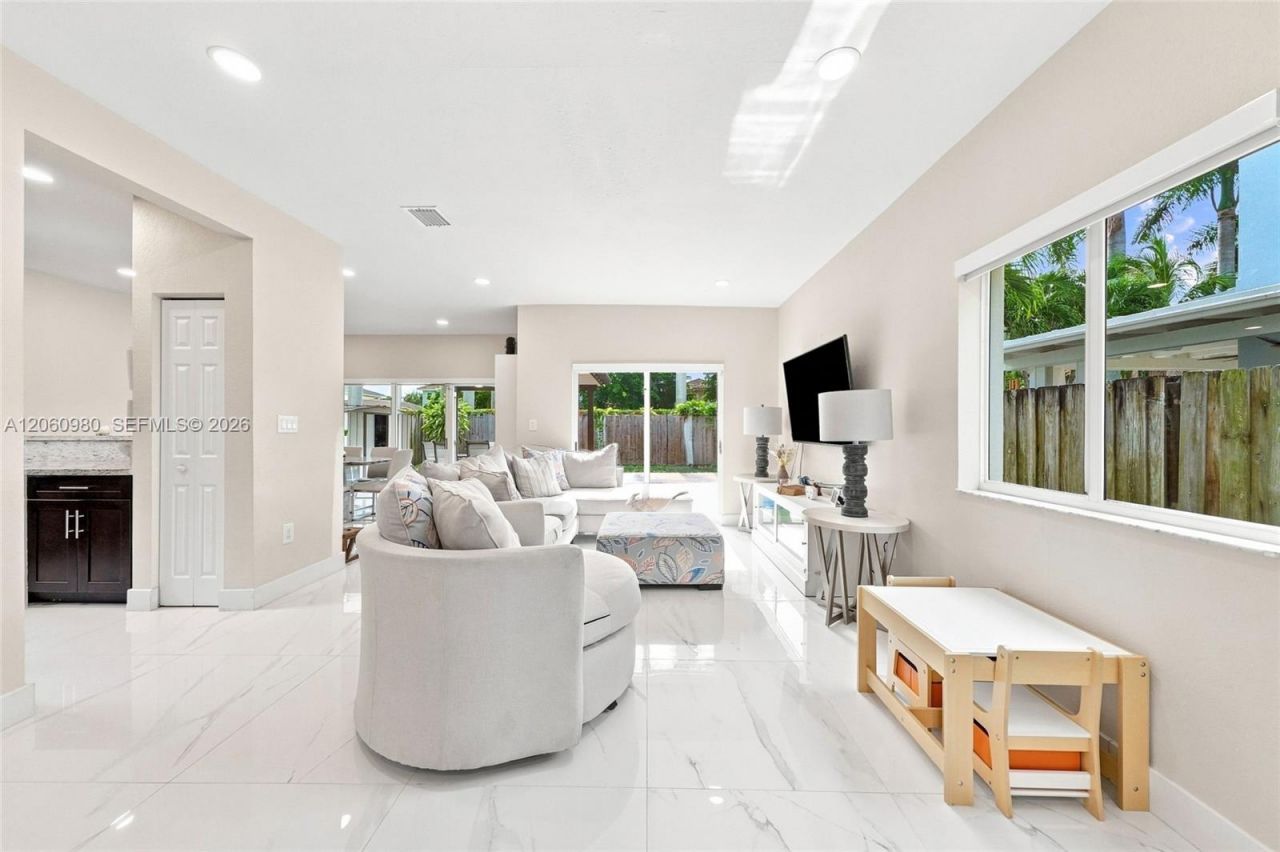 371 NE 32nd Ter, Homestead, FL 33033 Photo