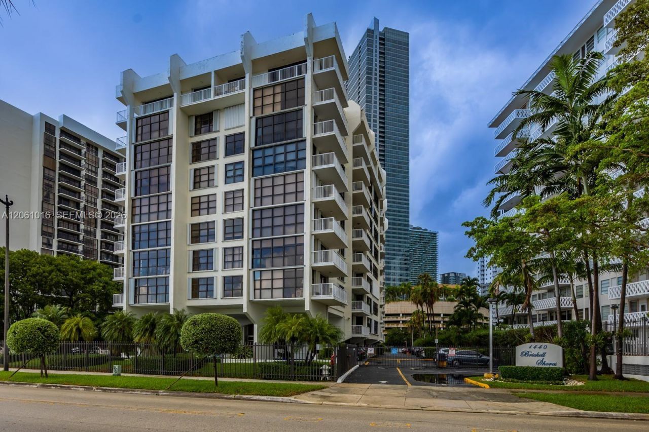 1440 Brickell Bay Dr, Unit 401, Miami, FL 33131 Photo