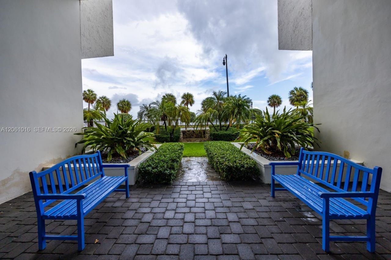 1440 Brickell Bay Dr, Unit 401, Miami, FL 33131 Photo