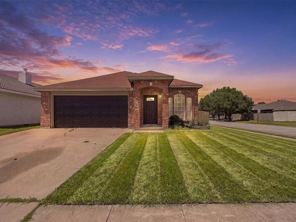 415 Cross Cut Drive , Arlington, TX 76018