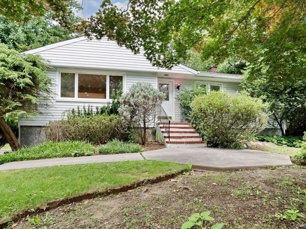 160 Pascack Road, Chestnut Ridge, NY 10965