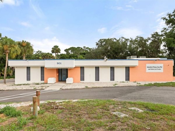 901 N GROVE STREET , EUSTIS, FL 32726